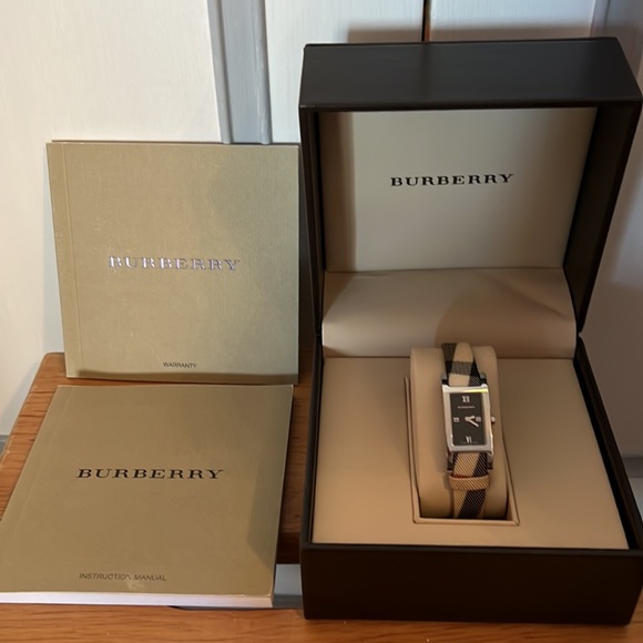 Burberry Ladies Luxury Adjustable Watch - Picture 6 of 11